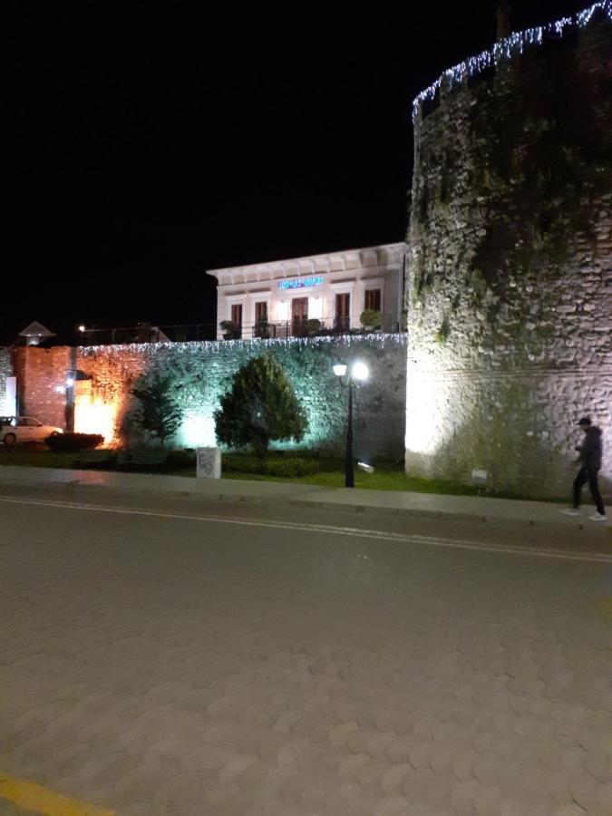 Hotel Guri Ельбасан Екстер'єр фото